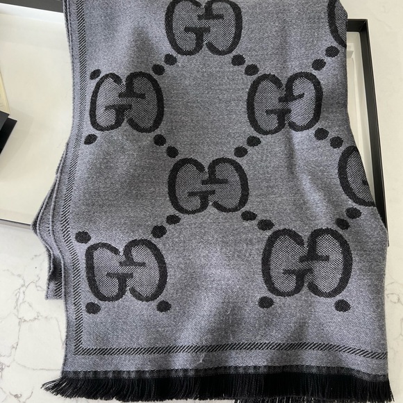 GUCCI SCARF - Picture 4 of 6